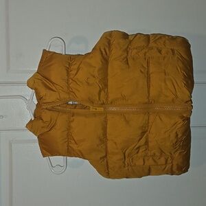 NWOT Old Navy 12-18 M Puffer Vest